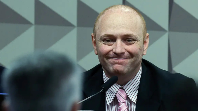Alexandre de Moraes reduz pena de Walter Delgatti após aprovação no Enem para presos